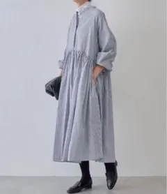 【美品】BEARDSLEY 先染めギャザーワンピース　ブルーネイビー　ストライプ