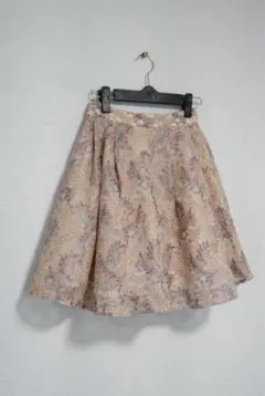 Lily Brownリリーブラウン　花柄フレアスカート ひざ丈 ピンクベージュ