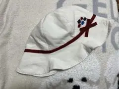ファミリア 花柄刺繍付きホワイトバケットハット　55