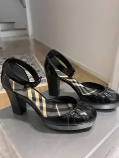 黒エナメルアンクルストラップハイヒールのサムネイル
