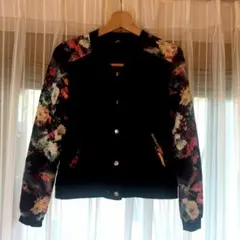 フラワープリント 袖付き ブラックジャケット