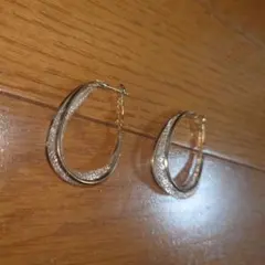 ツイストデザイン フープピアス ゴールドシルバー