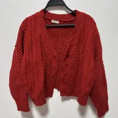 ケーブルニット　赤