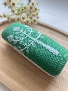 ミナペルホネン　ringo グリーン　メガネケース　リバティ　スリーピングローズ