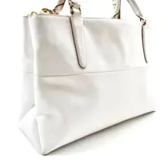 COACH　トートバッグ　2way　A4収納可能 ホワイト　レザー　ゴールド金具のサムネイル