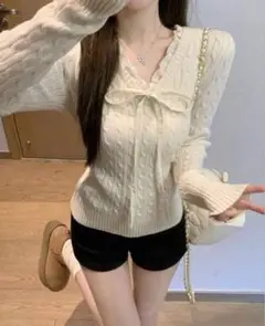 ❣️未使用❣️SHEIN Dリボン付きVネックニットMサイズ