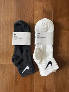 【新品】Nike ソックス 25-27cm 白黒2足セットのサムネイル