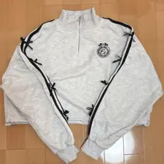 ジッパー付きグレークロップド丈ハーフジップスウェット リボン