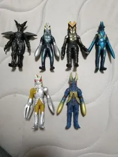 ウルトラマン怪獣フィギュア16体セット - メルカリ