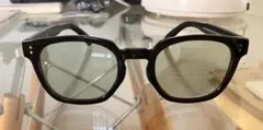 GU ジーユー　サングラス　ウエリントンタイプのサムネイル
