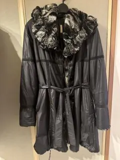 フリル付き黒ポリエステルコートリバーシブル☆