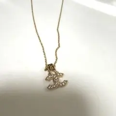 CCロゴ ダイヤモンド風ネックレス