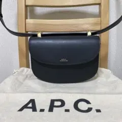 A.P.C. ブラックレザーショルダーミニバッグ