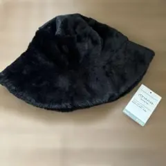 黒いファーバケットハット