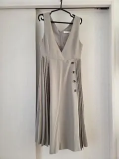 クチュールブローチ サロペットワンピース プリーツ ロングスカート カーキ