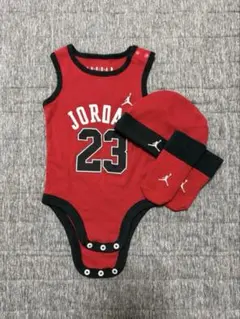 JORDAN 赤いロンパースセット 0-3ヶ月のサムネイル