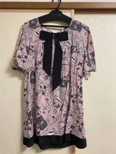 インゲボルグ　　リボン付きピンクプリントチュニック