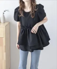 ペプラムプルオーバー フリル フレア パフスリーブ