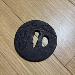 鉄製 鍔 花と人物の彫刻 約8cm - メルカリ