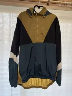 gu ナイロンジャケット