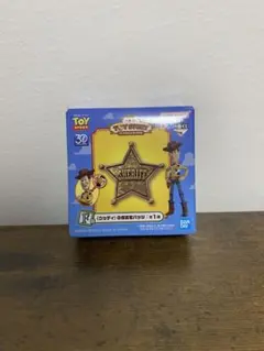 トイ・ストーリー 一番くじ　A賞　& F賞 〈ウッディ〉の保安官バッジ 一番くじ 〈トイ・ストーリー〉 F賞 〈ウッディ〉の保安官バッジ