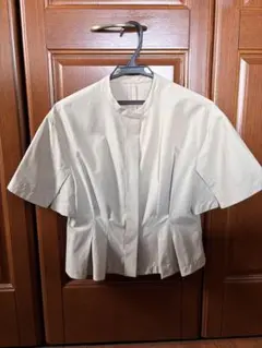 ベージュ 半袖 タック入りシャツ風ジャケット