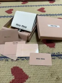 miumiu 二つ折り財布 ホワイトのサムネイル