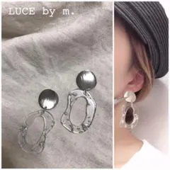 25 クリア シルバー フープ いびつ メタル プレート ピアス イヤリングのサムネイル
