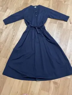 アーバンリサーチドアーズ バンドカラーウエストギャザーロングワンピース ネイビー