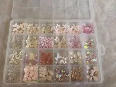 ピンク系ネイルパーツセット 24種類　ケース入り　ハートホロセット