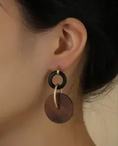 木製フープピアス 黒と茶色のコンビ
