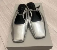 ZARA メタリックシルバー フラットシューズ 24cmのサムネイル