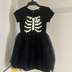 H&M スケルトンプリント 半袖ワンピース 122/128