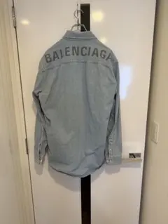BALENCIAGA ロゴプリント ウォッシュド デニムシャツ - メルカリ