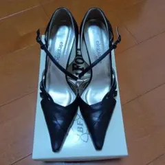 美品　elegance 卑弥呼 ストラップ付き黒パンプス　22.5cm