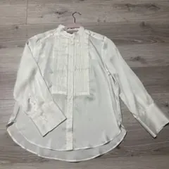 ホワイト プリーツ付き 長袖シャツ