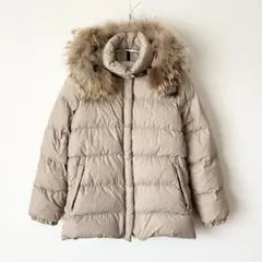 ベージュ ダウンジャケット