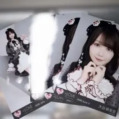 ＝LOVE 大谷映美里 年末歌番組2025衣装（レコ大） 生写真のサムネイル