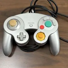 任天堂 ゲームキューブコントローラー シルバー