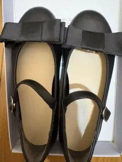 グリーンレーベルリラクシング　リボン付きブラックバレエシューズ 18