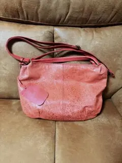 Dakota ペーズリー柄エンボス加工　　本革ショルダーバッグ　レザー