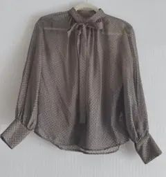 ☆ナノユニバース シアー　☆フロッキードットプリント　ラメ　ボウタイ ブラウス