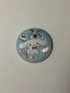 サンリオ　刺繍缶バッチ　シナモロール シナモン