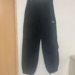 Reebokのメンズのパンツのサムネイル