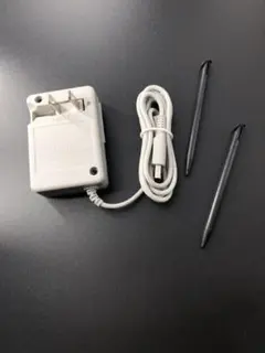 new3dsll充電器ACアダブター＋new 3dsll 用タッチペンｘ2本