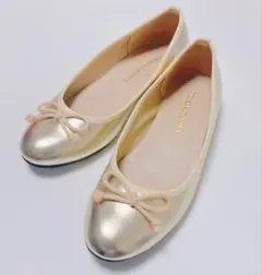 フラットシューズ　ゴールド　22.5㎝