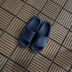 earthiness サンダル ネイビー