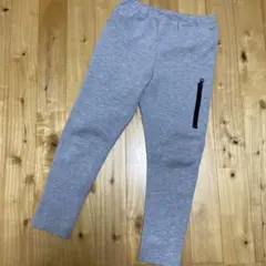 グレー スウェットパンツ
