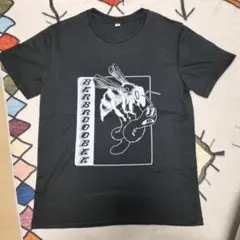 Beabadoobee Loveworm Tシャツ ブラック