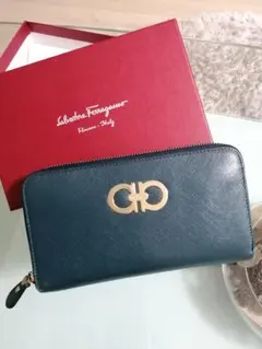Salvatore Ferragamo フェラガモ ガンチーニ長財布レディース